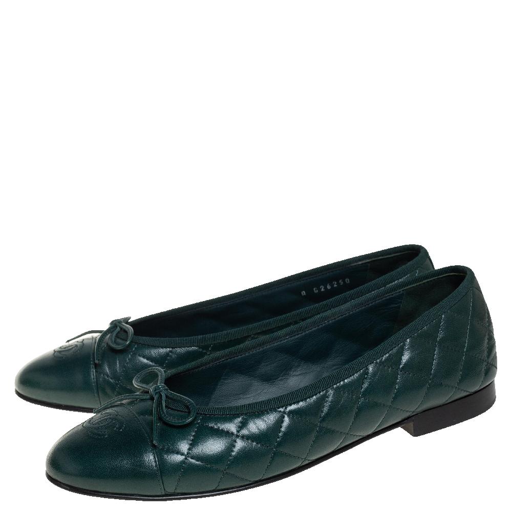 Women's Chanel Green Quilted Leather Bow CC Cap Toe Ballet Flats Size 40.5