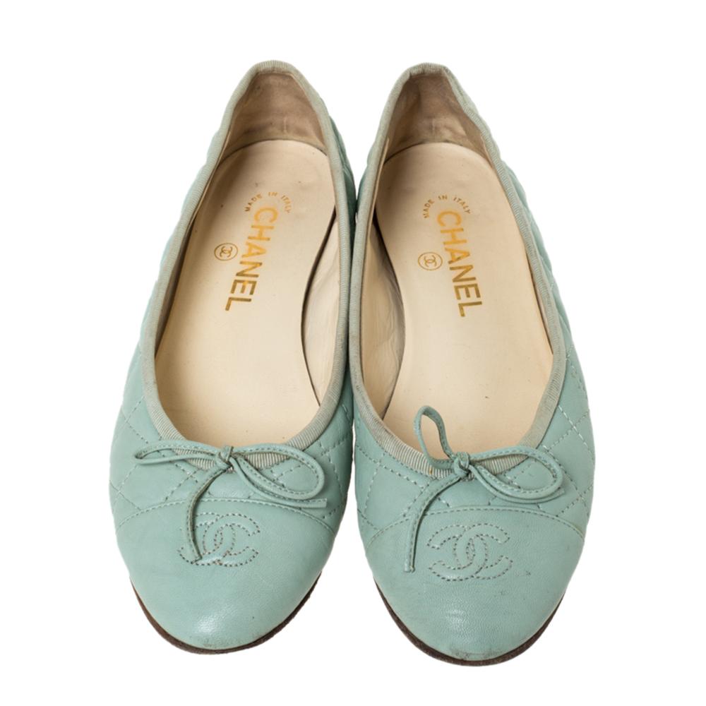 A common sight in the closets of fashionistas is a pair of Chanel ballet flats. They are perfect to wear on busy days and just stylish enough to assist one's style. These are crafted from green quilted leather and feature the CC logo on the smooth