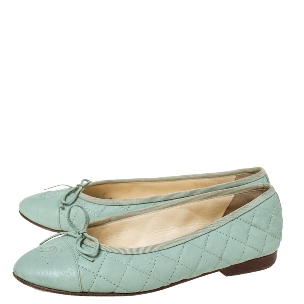 Chanel Green Quilted Leather CC Bow Ballet Flats Size 38 In Good Condition In Dubai, Al Qouz 2