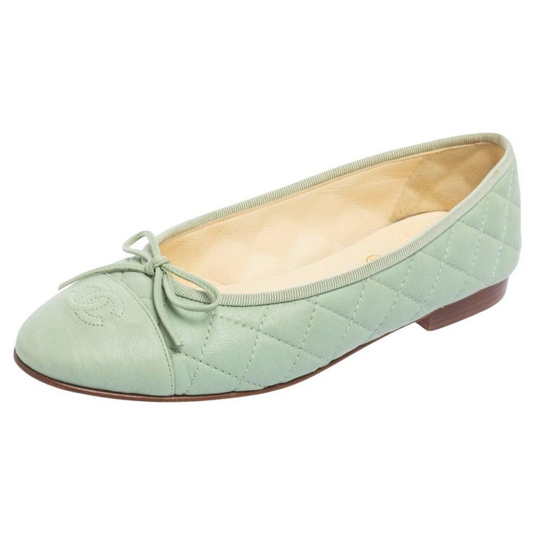 Chanel Green Quilted Leather CC Bow Ballet Flats Size 38.5 at 1stDibs