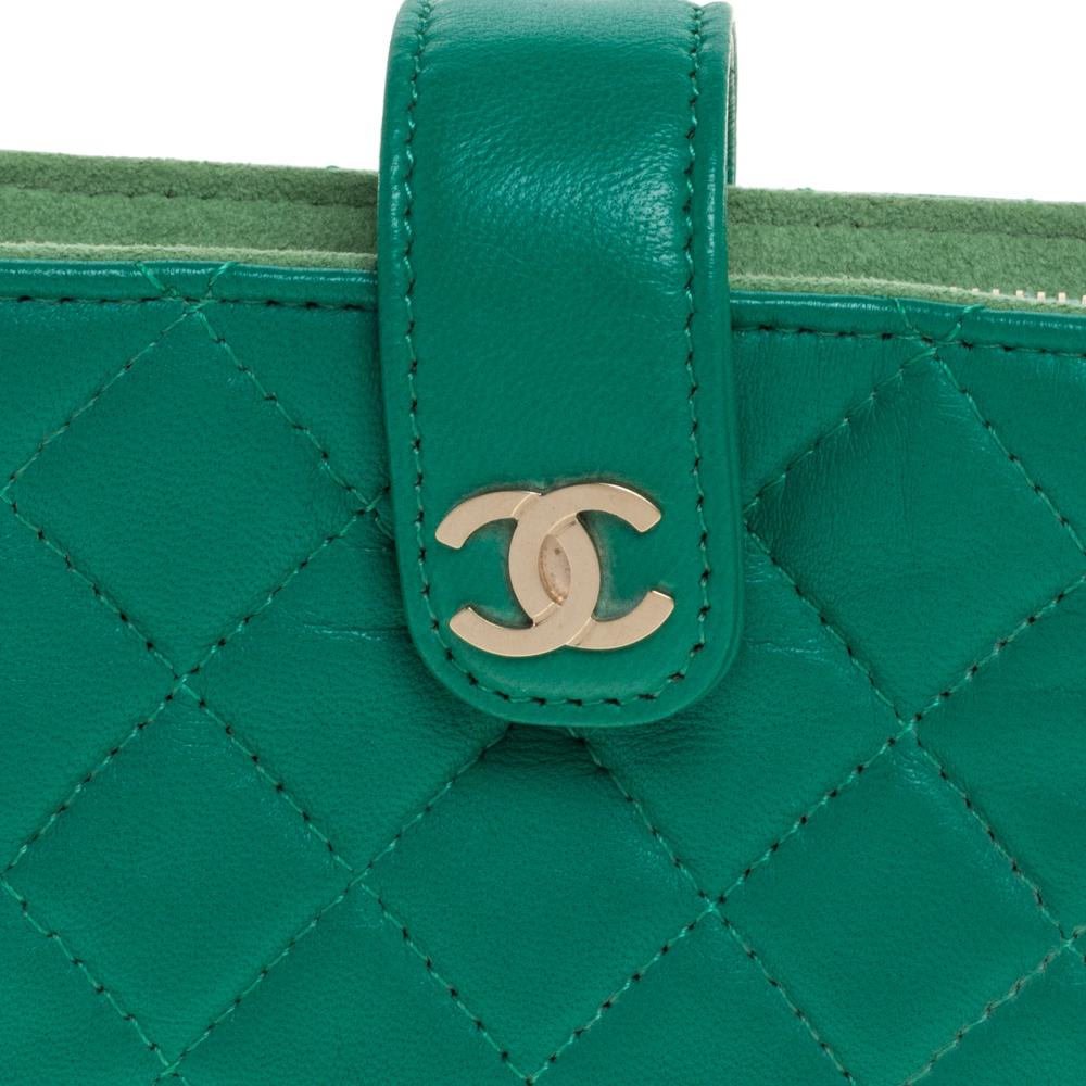 Women's Chanel Green Quilted Leather CC Phone Holder Pouch