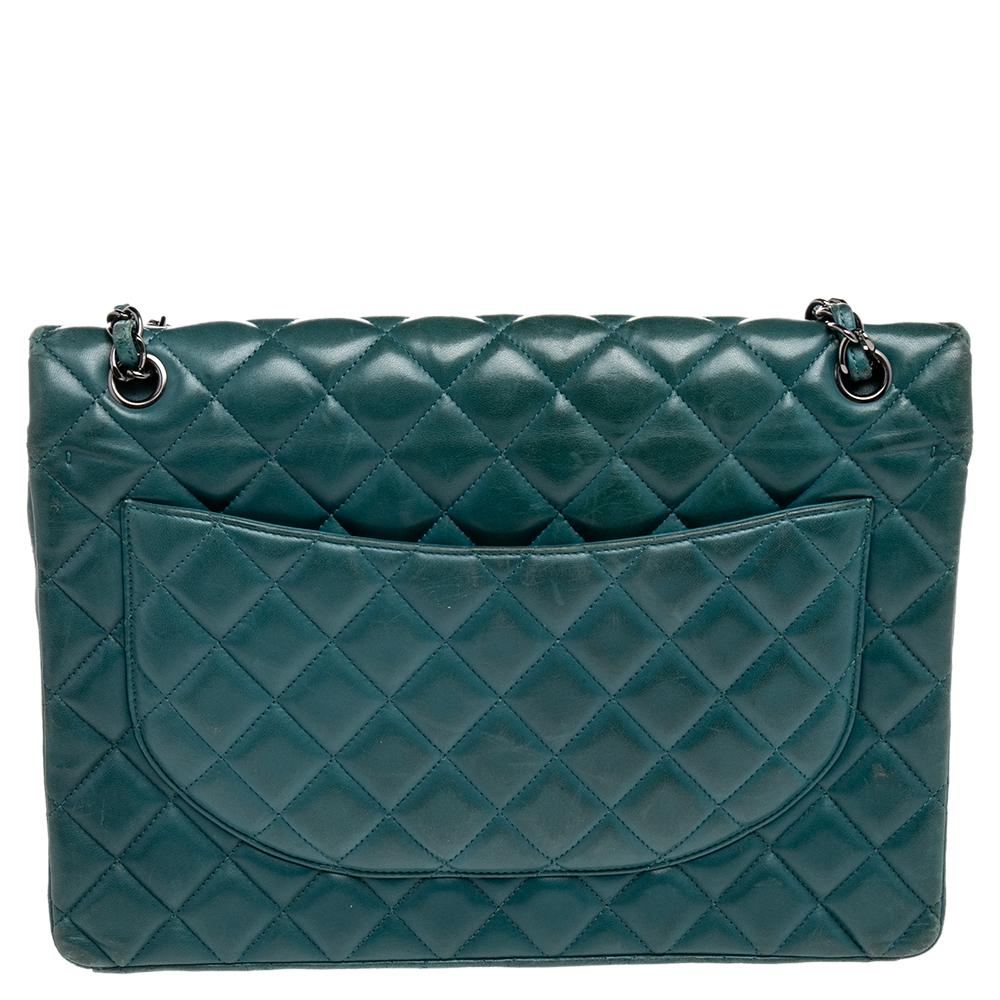 We are in utter awe of this flap bag from Chanel as it is appealing in a surreal way. Exquisitely crafted from leather in their quilt design, it bears the signature label on the leather interior and the iconic CC turn-lock on the flap. The piece has
