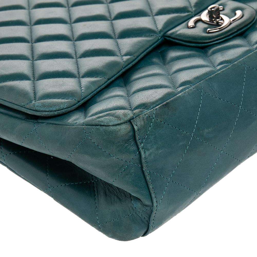 Chanel Green Quilted Leather Maxi Classic Double Flap Bag In Fair Condition In Dubai, Al Qouz 2