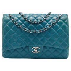 Borsa Chanel verde trapuntata Maxi Classic in pelle con doppia patta