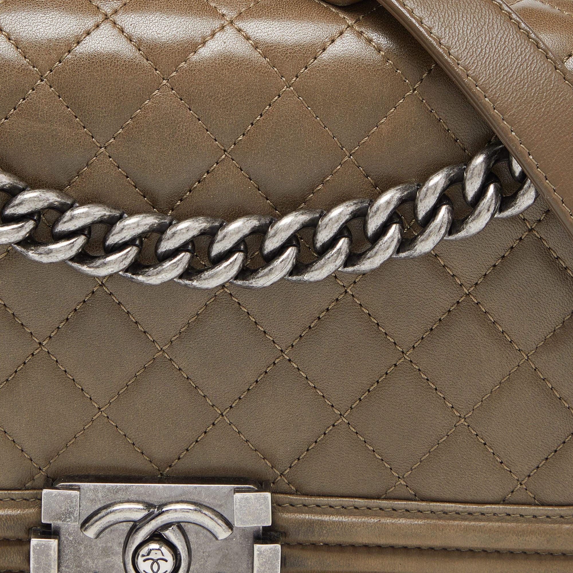 Chanel Green Quilted Leather Medium Boy Flap Bag For Sale 8