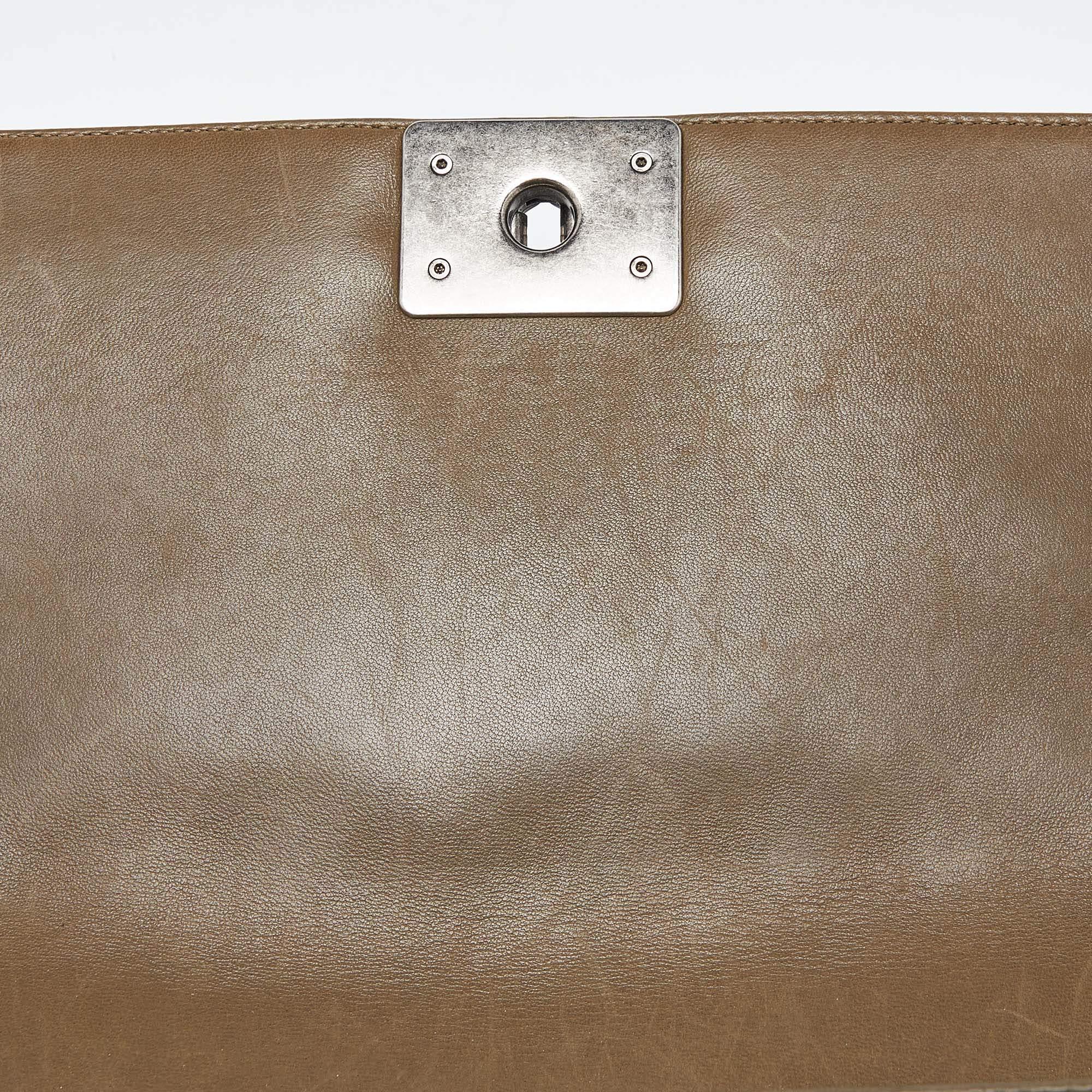 Chanel Green Quilted Leather Medium Boy Flap Bag en vente 4