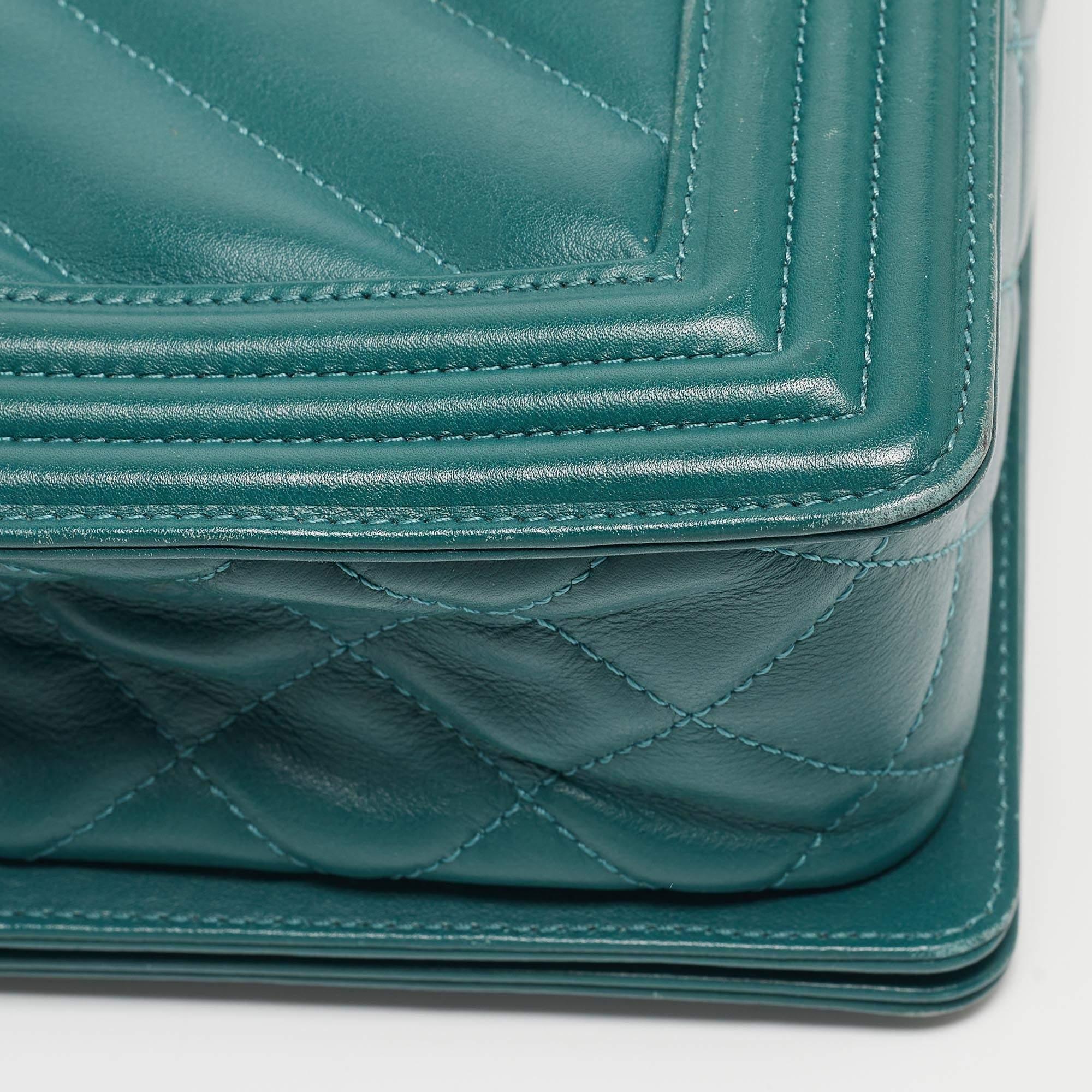 Chanel Green Quilted Leather New Medium Boy Bag 8