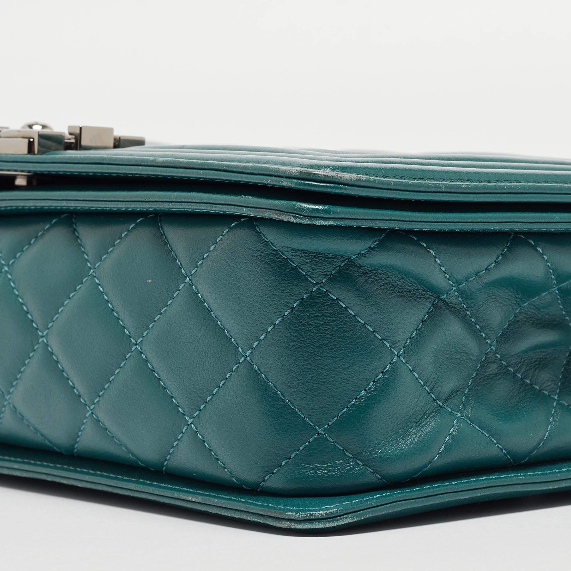 Chanel Green Quilted Leather New Medium Boy Bag For Sale 3