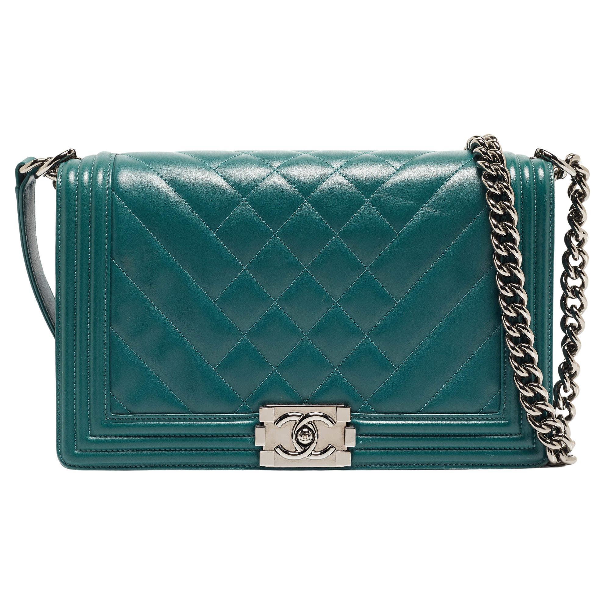 Chanel Green Quilted Leather New Medium Boy Bag For Sale