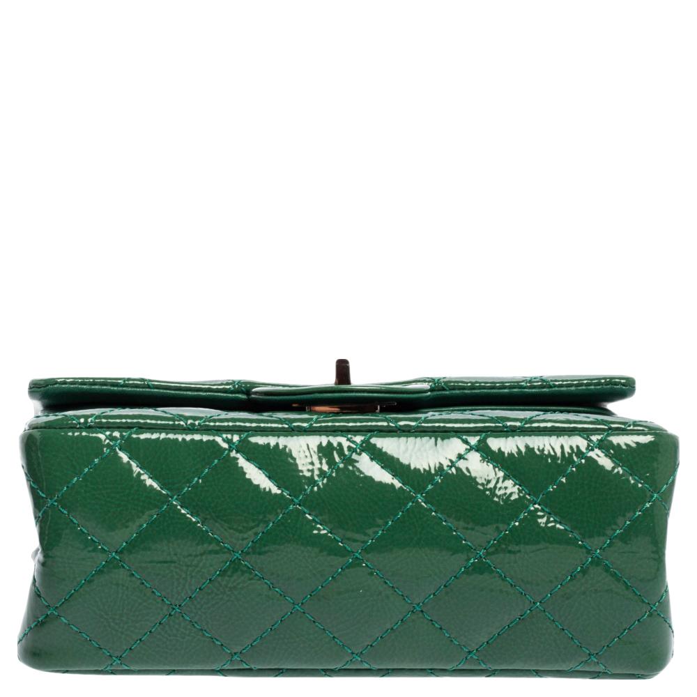 Chanel Green Quilted Patent Leather 244 Reissue 2.55 Double Flap Bag In Good Condition In Dubai, Al Qouz 2