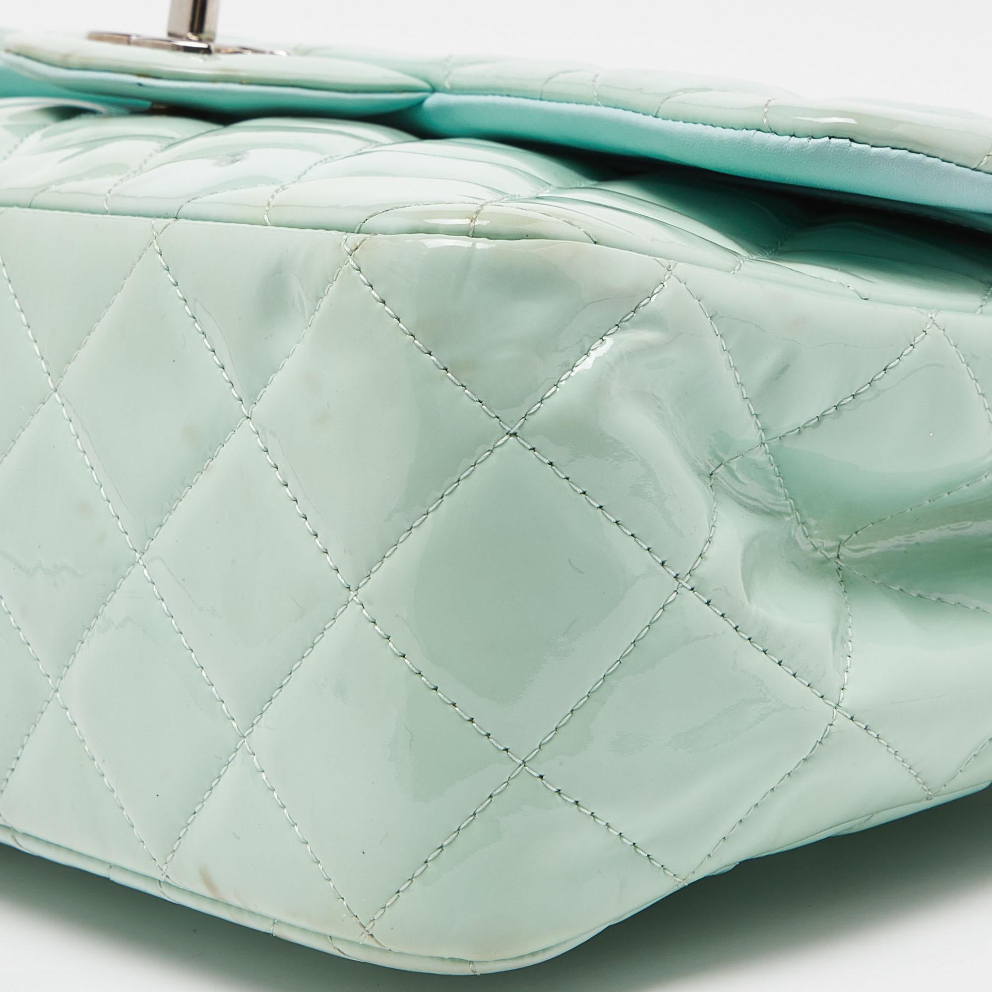 Chanel Green Quilted Patent Leather Jumbo Classic Double Flap Bag For Sale 2
