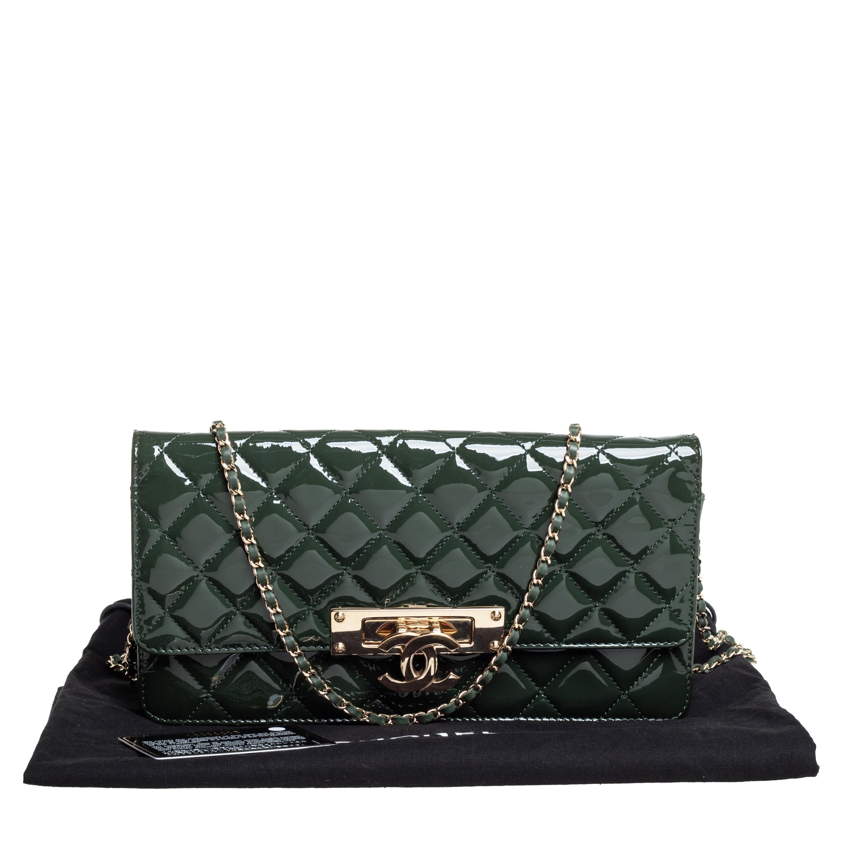 Chanel Grün Gestepptes Lackleder Medium Golden Class Ost/West Klappe Tasche 7