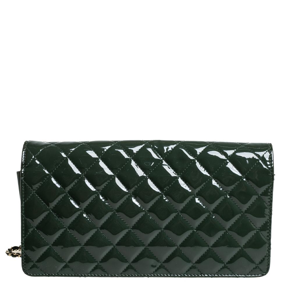 Chanel Grün Gestepptes Lackleder Medium Golden Class Ost/West Klappe Tasche im Zustand „Gut“ in Dubai, Al Qouz 2