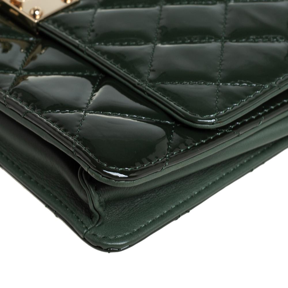 Chanel Grün Gestepptes Lackleder Medium Golden Class Ost/West Klappe Tasche Damen