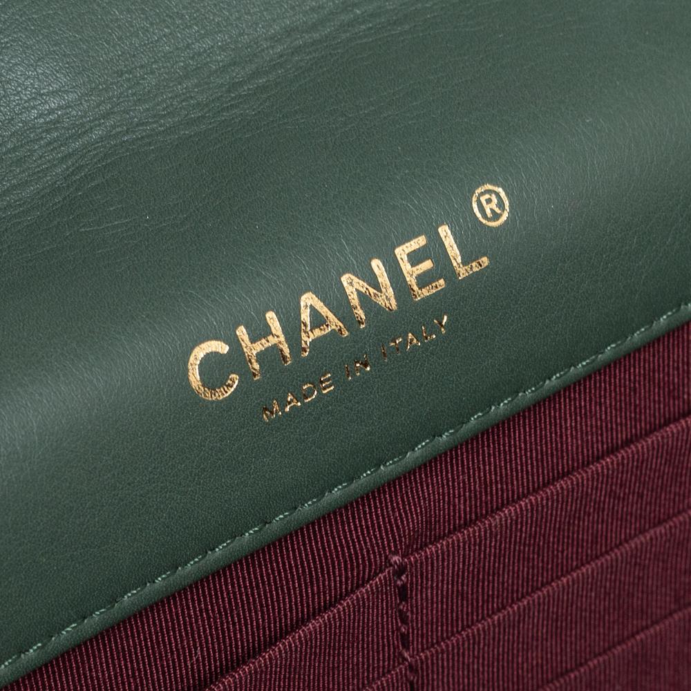 Chanel Grün Gestepptes Lackleder Medium Golden Class Ost/West Klappe Tasche 1