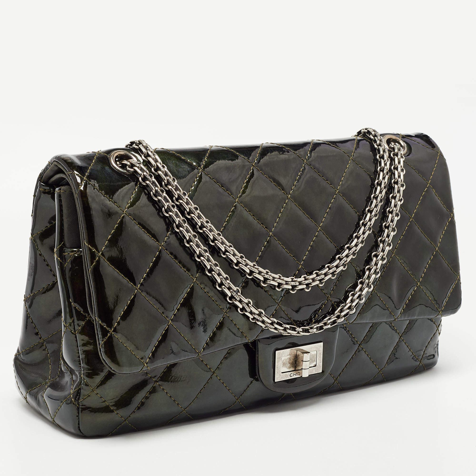 Chanel Green Quilted Patent Leather Reissue 2.55 Classic 227 Flap Bag In Good Condition In Dubai, Al Qouz 2
