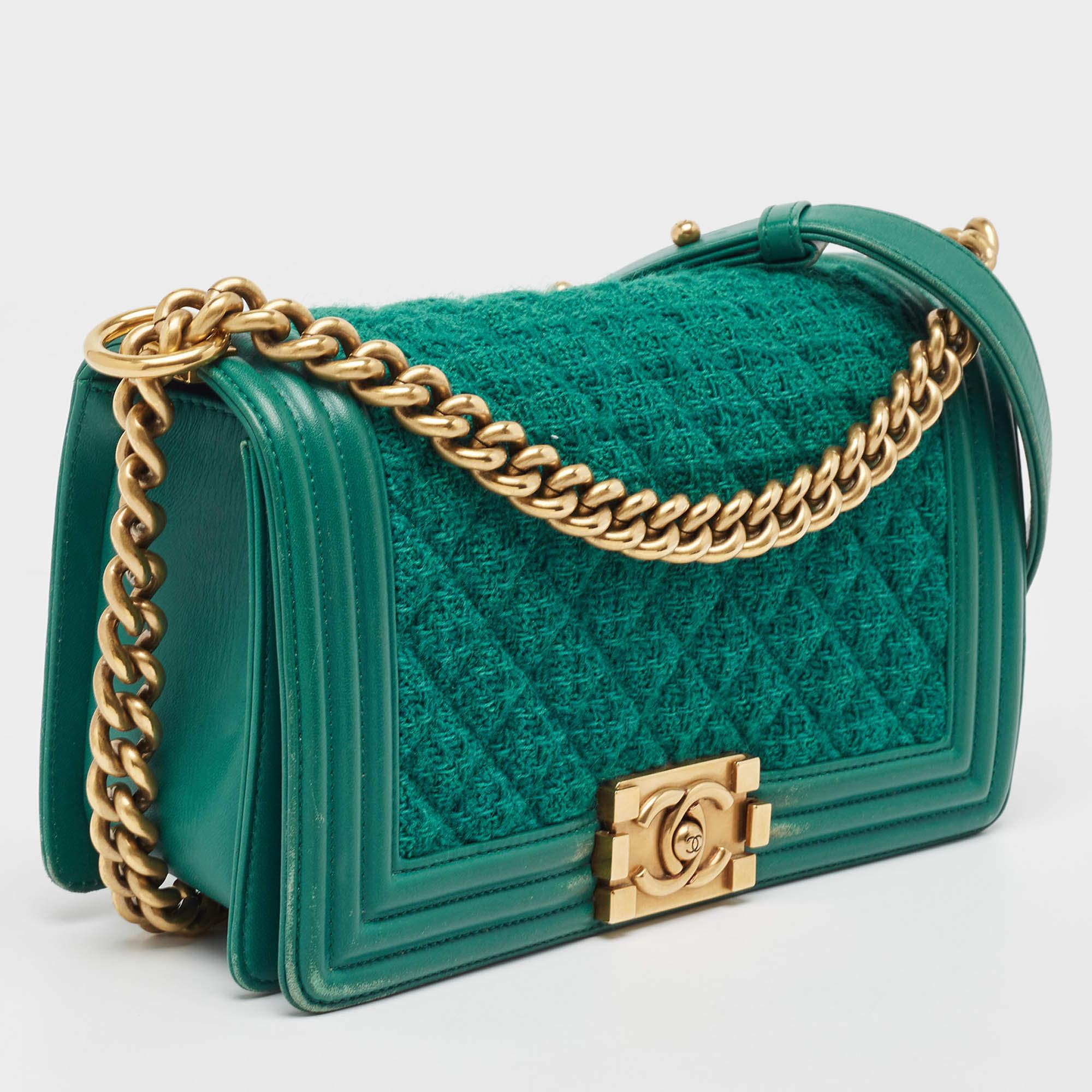 Chanel Green Quilted Tweed and Leather Medium Boy Flap Bag In Good Condition In Dubai, Al Qouz 2