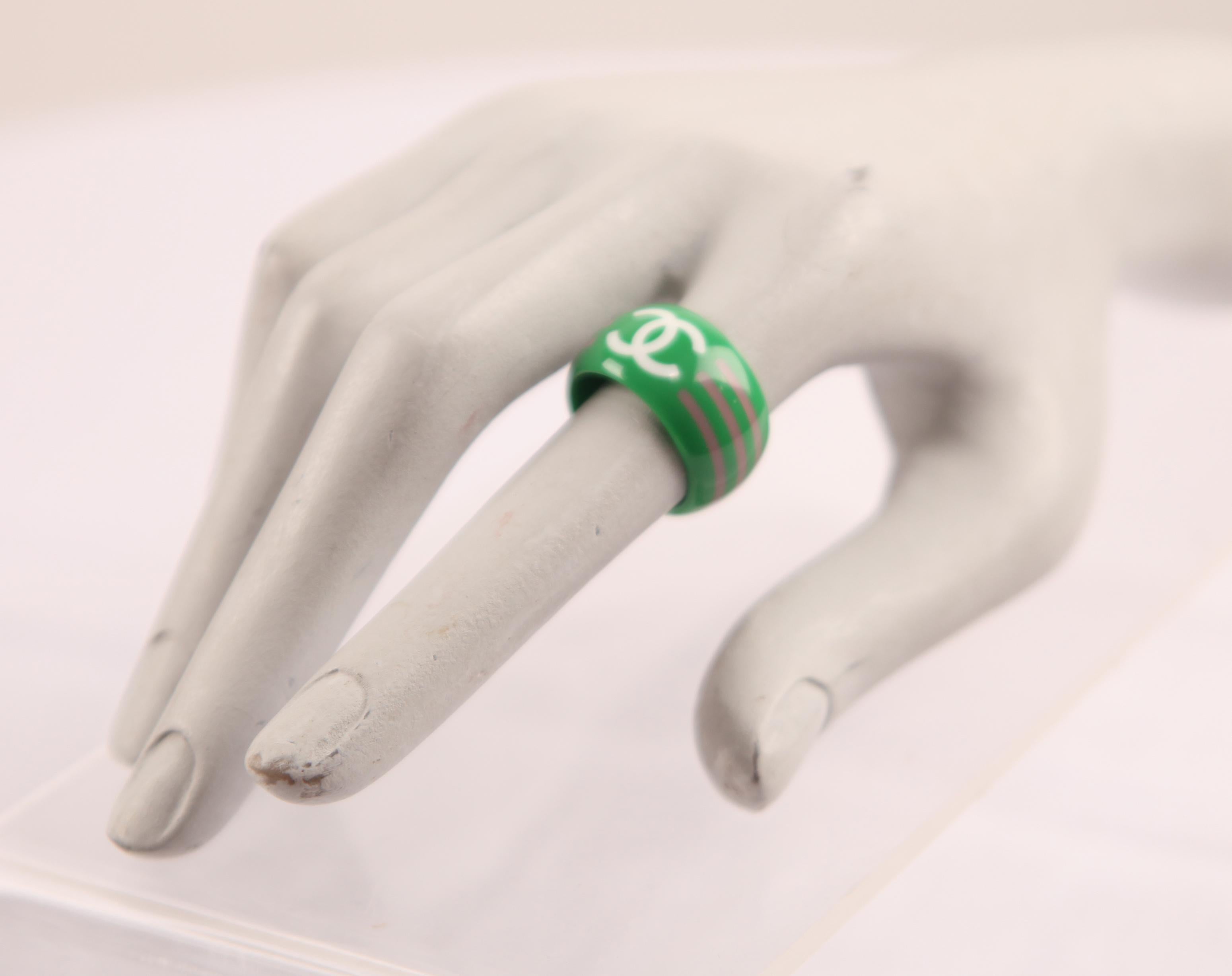 Chanel green resins novelty ring, Cruise collection, 2003 1