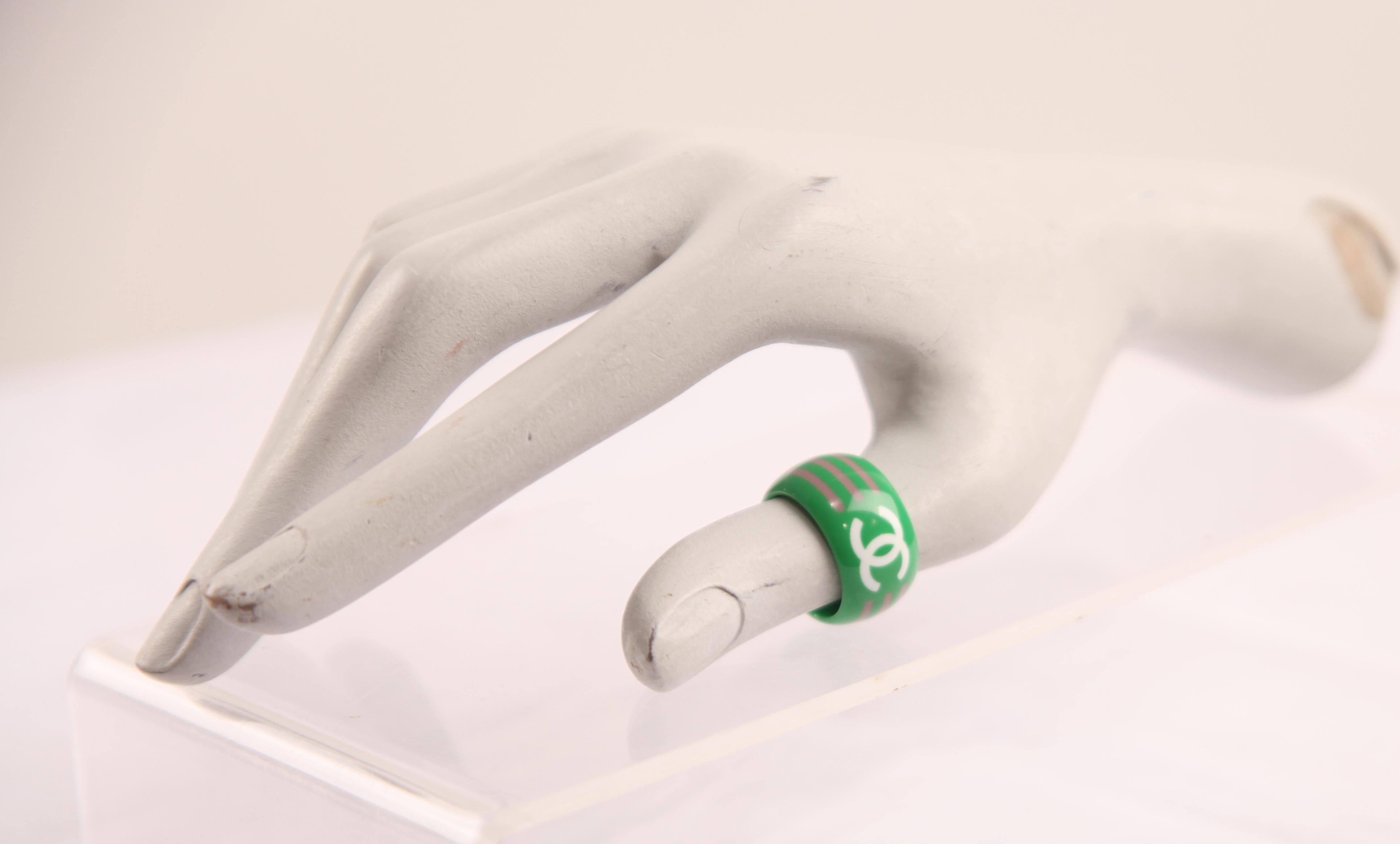 Chanel green resins novelty ring, Cruise collection, 2003 2