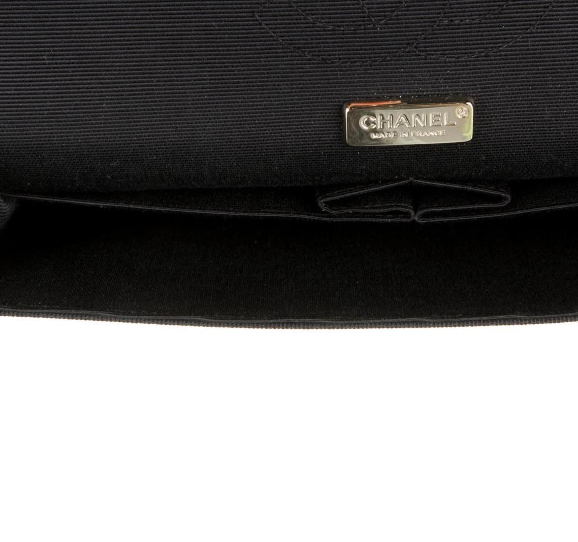 Chanel ricamo di perline verdi a fiori sera borsa media a tracolla Flap In condizioni buone in vendita a Chicago, IL