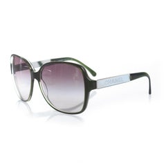 Chanel, lunettes de soleil vertes et carrées