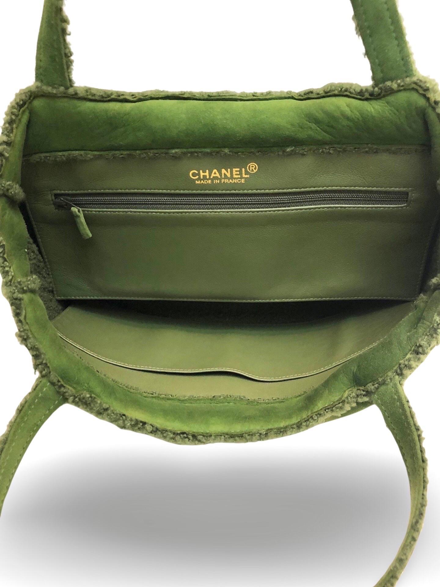 Chanel green suede shearling trim CC turn-lock shoulder handbag 1