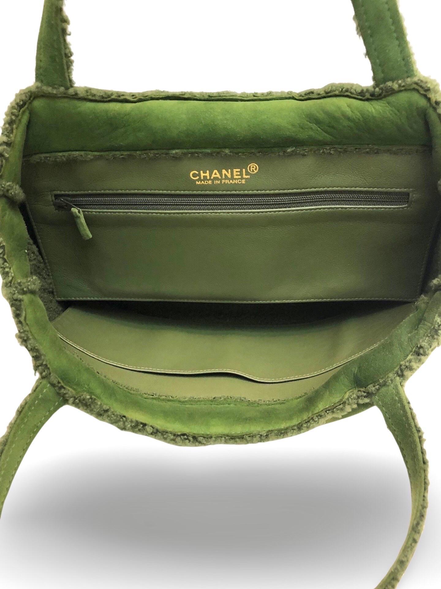 Chanel Green  Suede Shearling Trim CC Turnlock Shoulder Handbag For Sale 2