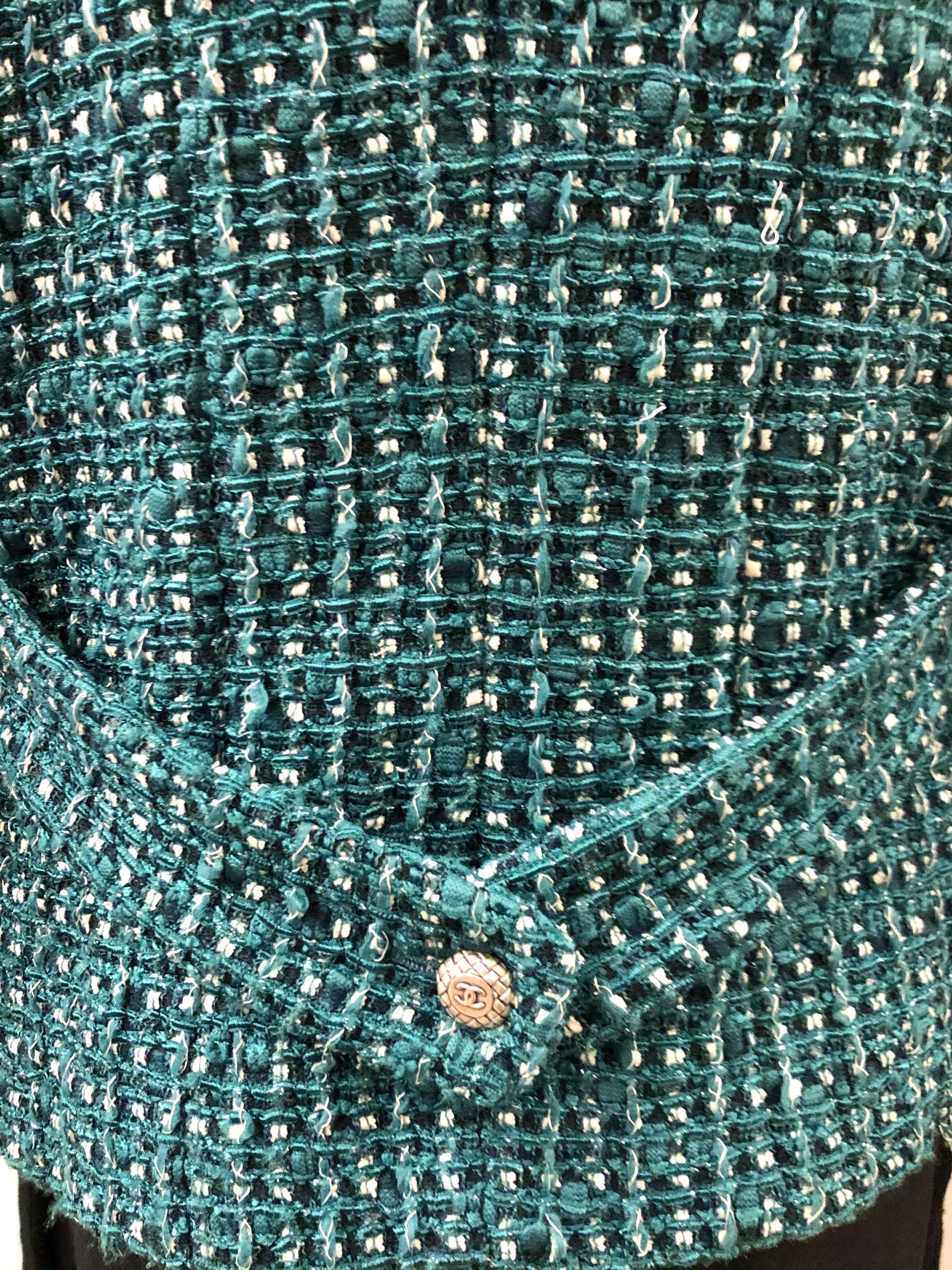 Chanel Green Tweed 3/4 Length Sleeves Jacket  In Excellent Condition For Sale In Sheung Wan, HK