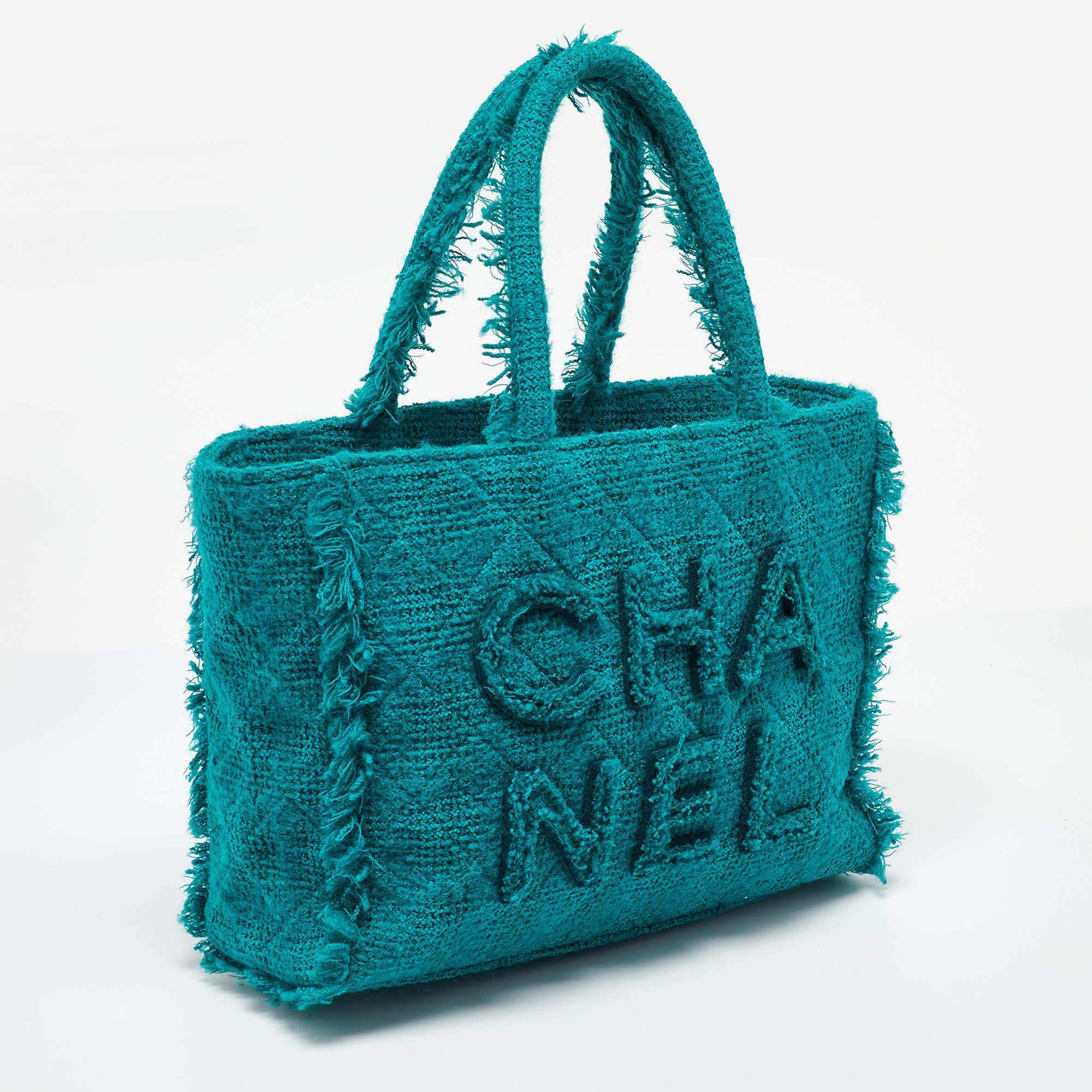 Chanel Green Tweed Medium Shopper Tote In Good Condition In Dubai, Al Qouz 2