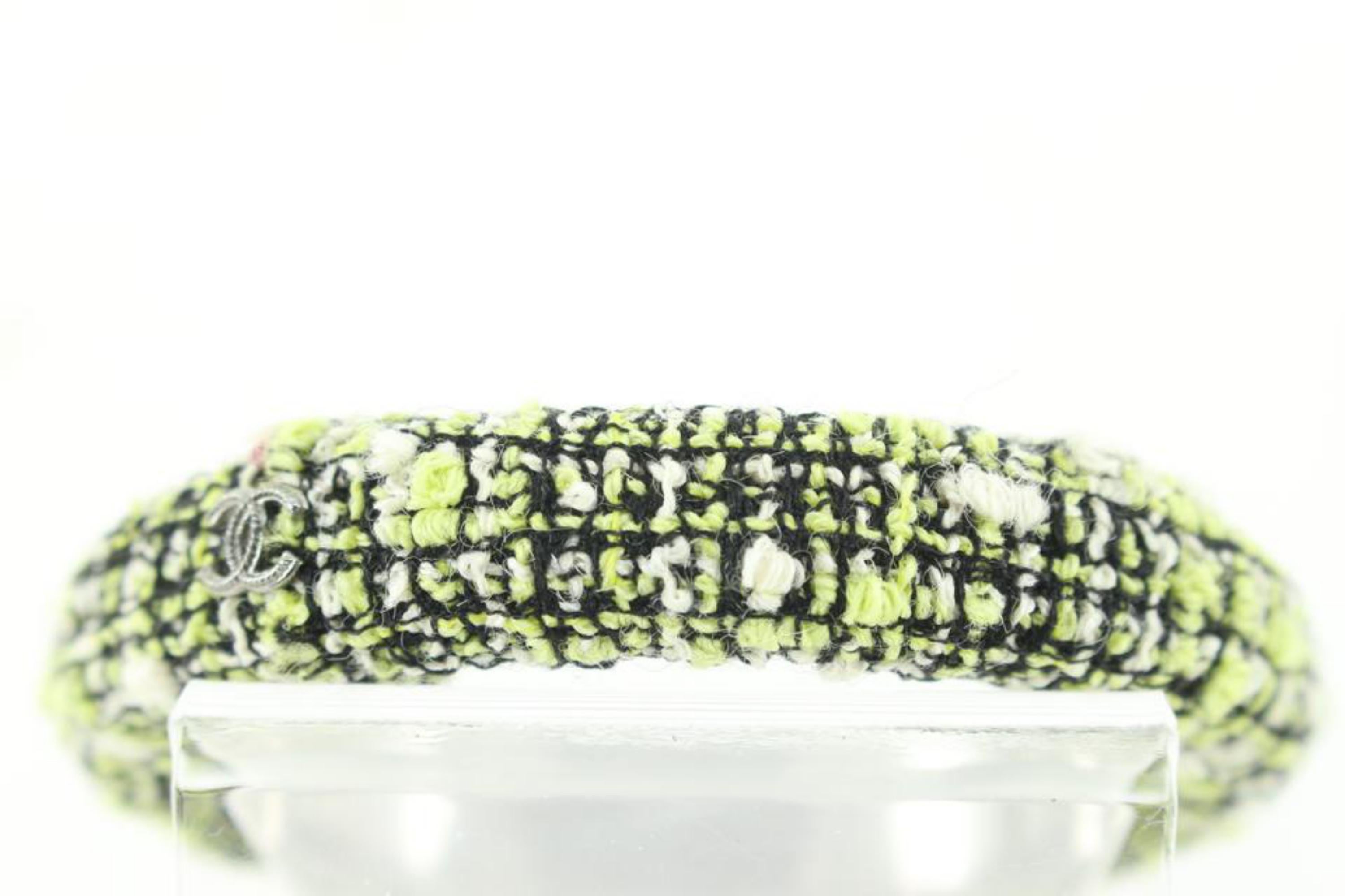 Beige Chanel Bracelet jonc CC en tweed vert et noir 80cc711s en vente