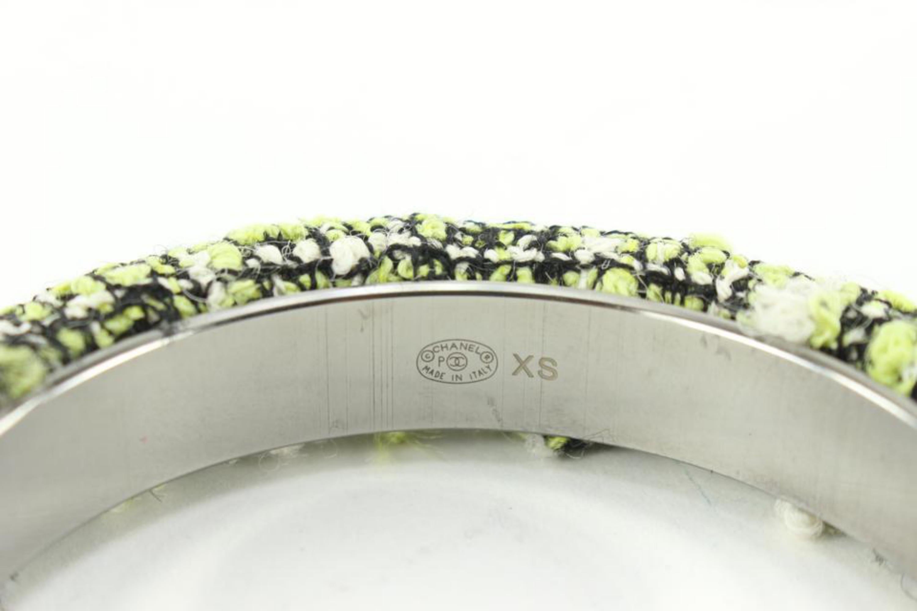Chanel Grün x Schwarz Tweed CC Armreif/Armband 80cc711s im Angebot 1