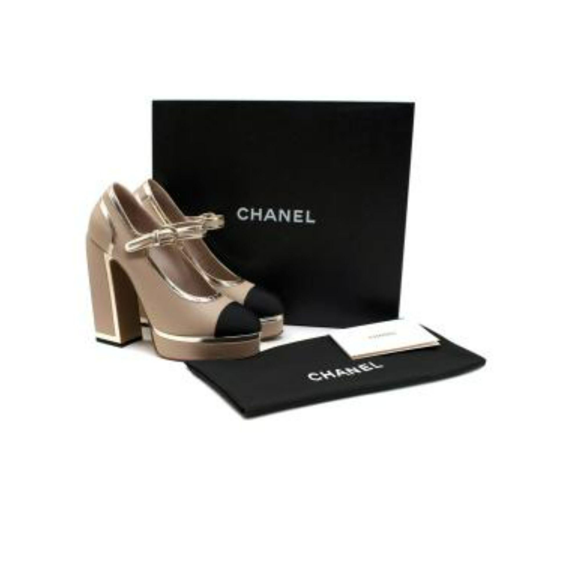 Chanel Greige Lambskin Platform Mary Jane Pumps

Winter 2019 collection
Beautiful greige colour
chunky sculpted heel
metallic gold trim
mary jane style
platform
grosgrain cap toe

PLEASE NOTE, THESE ITEMS ARE PRE-OWNED AND MAY SHOW SIGNS OF BEING