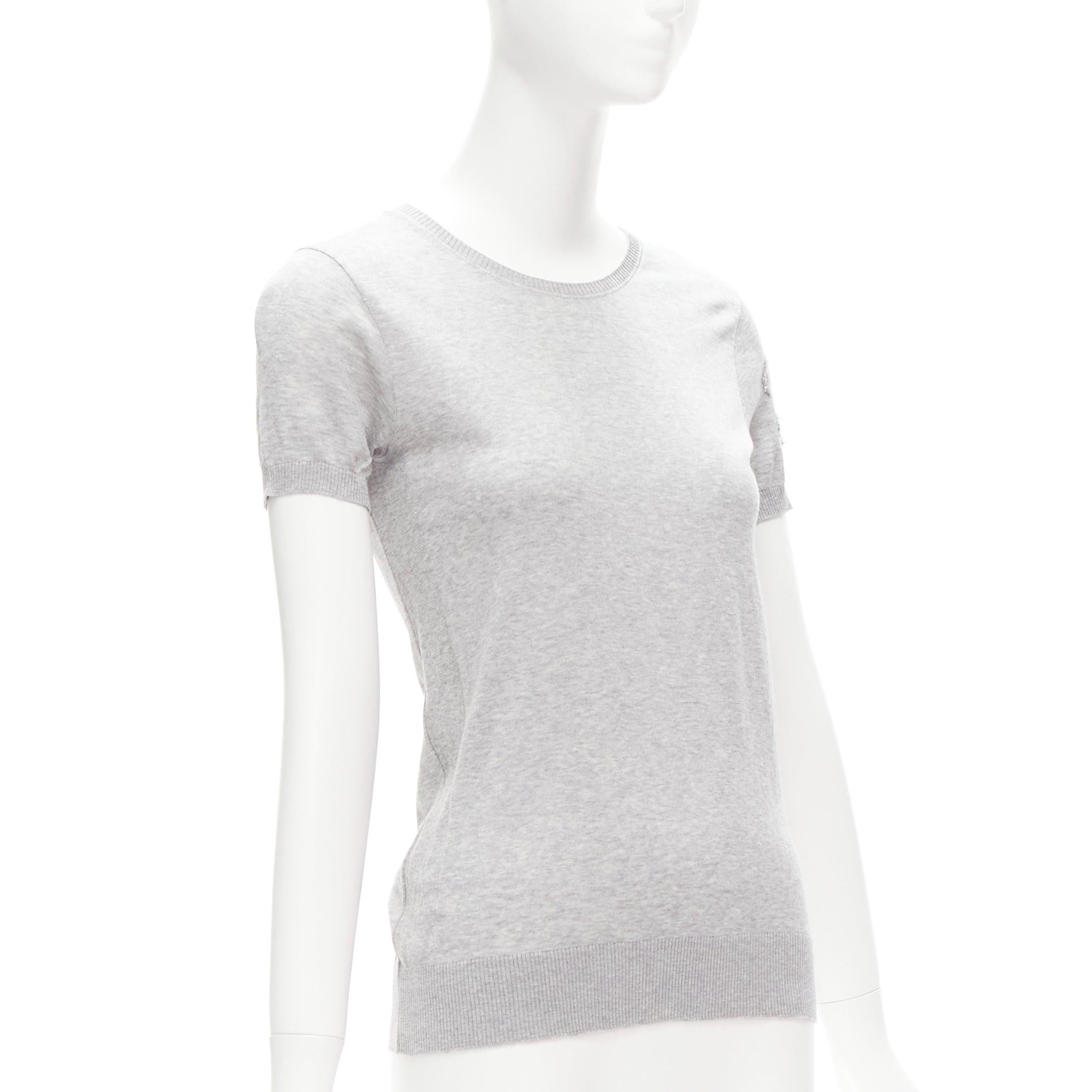CHANEL grey 100% cotton CC logo short sleeve knitted top FR36 S
Reference: NKLL/A00067
Brand: Chanel
Material: Cotton
Color: Grey
Pattern: Solid
Closure: Slip On
Extra Details: CC logo on left sleeve.

CONDITION:
Condition: Excellent, this item was