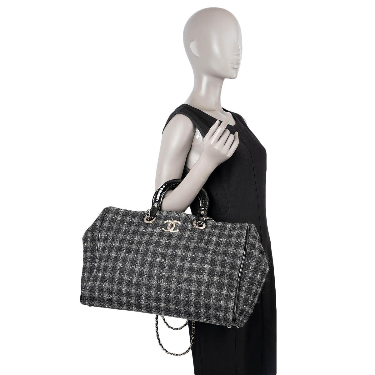 CHANEL grey 2009 QUILTED TWEED & PATENT Tote Bag For Sale 6