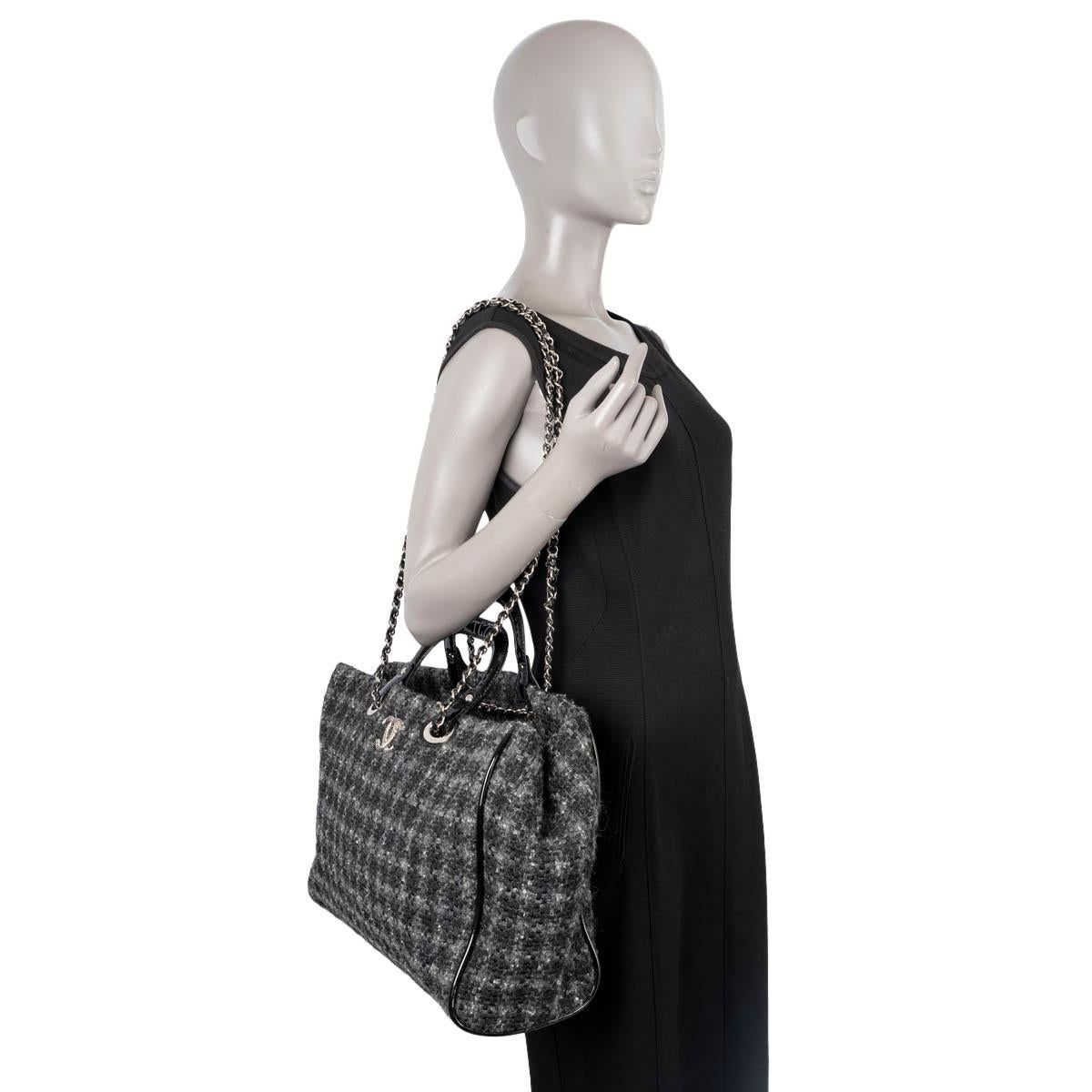 CHANEL grey 2009 QUILTED TWEED & PATENT Tote Bag For Sale 7