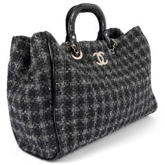 Chanel grigio 2009 Borsa Tote in TWEED QUILTED & PATENT