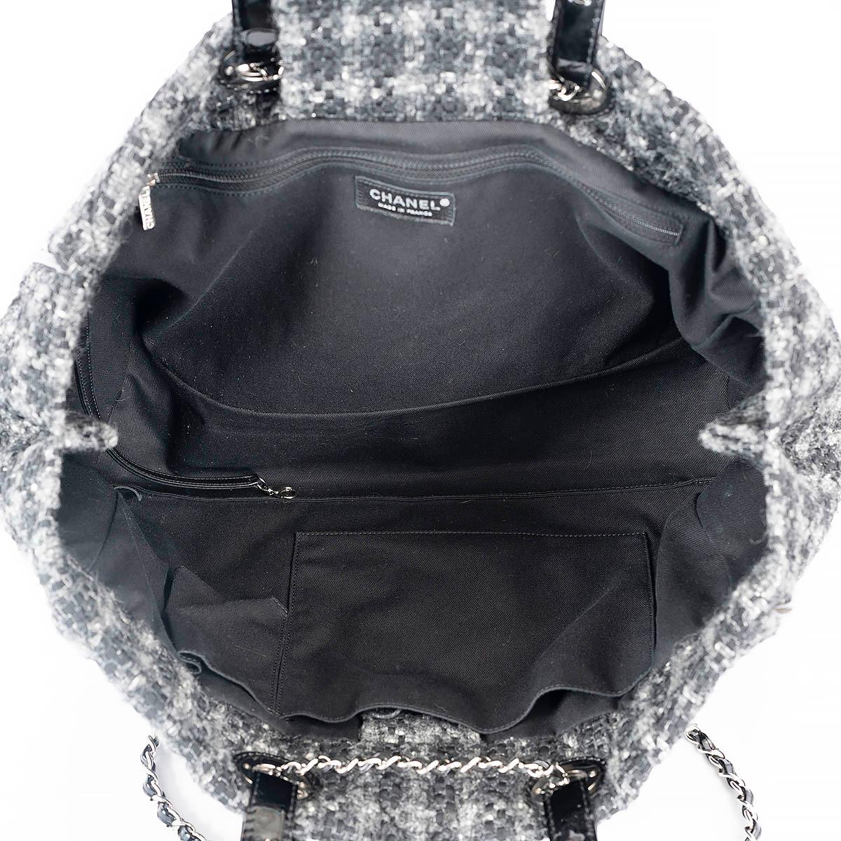 Chanel gris 2009 QUILTED TWEED & PATENT Tote Bag Pour femmes en vente