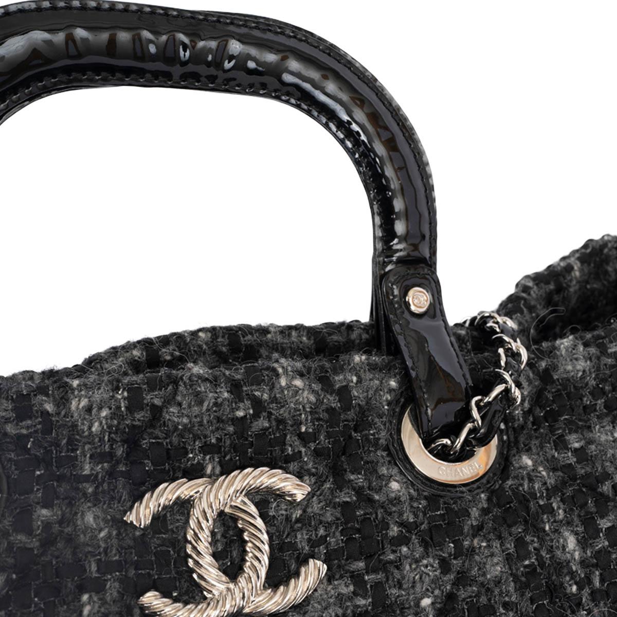 CHANEL grey 2009 QUILTED TWEED & PATENT Tote Bag For Sale 3