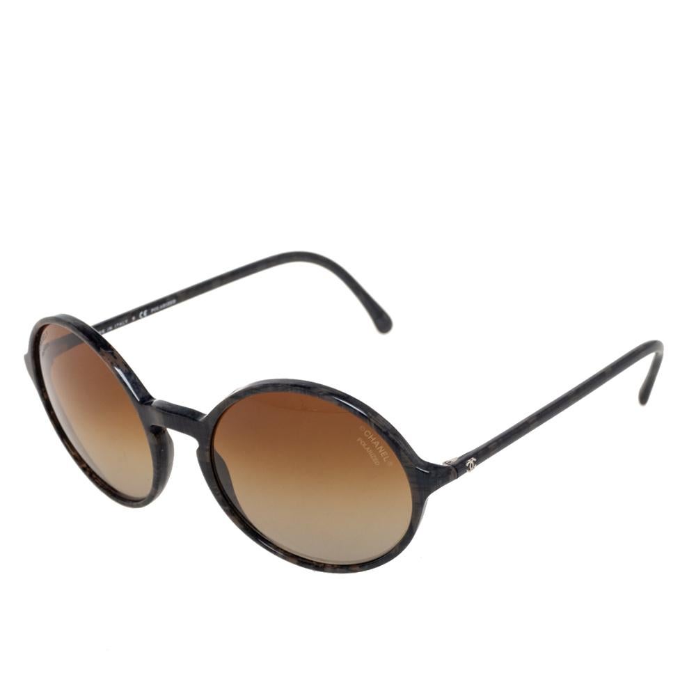 Sunglasses from the house of Chanel are made to impress everyone around you in the first instance. Styled to eloquently express your personal style, these sunglasses come in a round frame with the brand logo detailing on the temples. While its