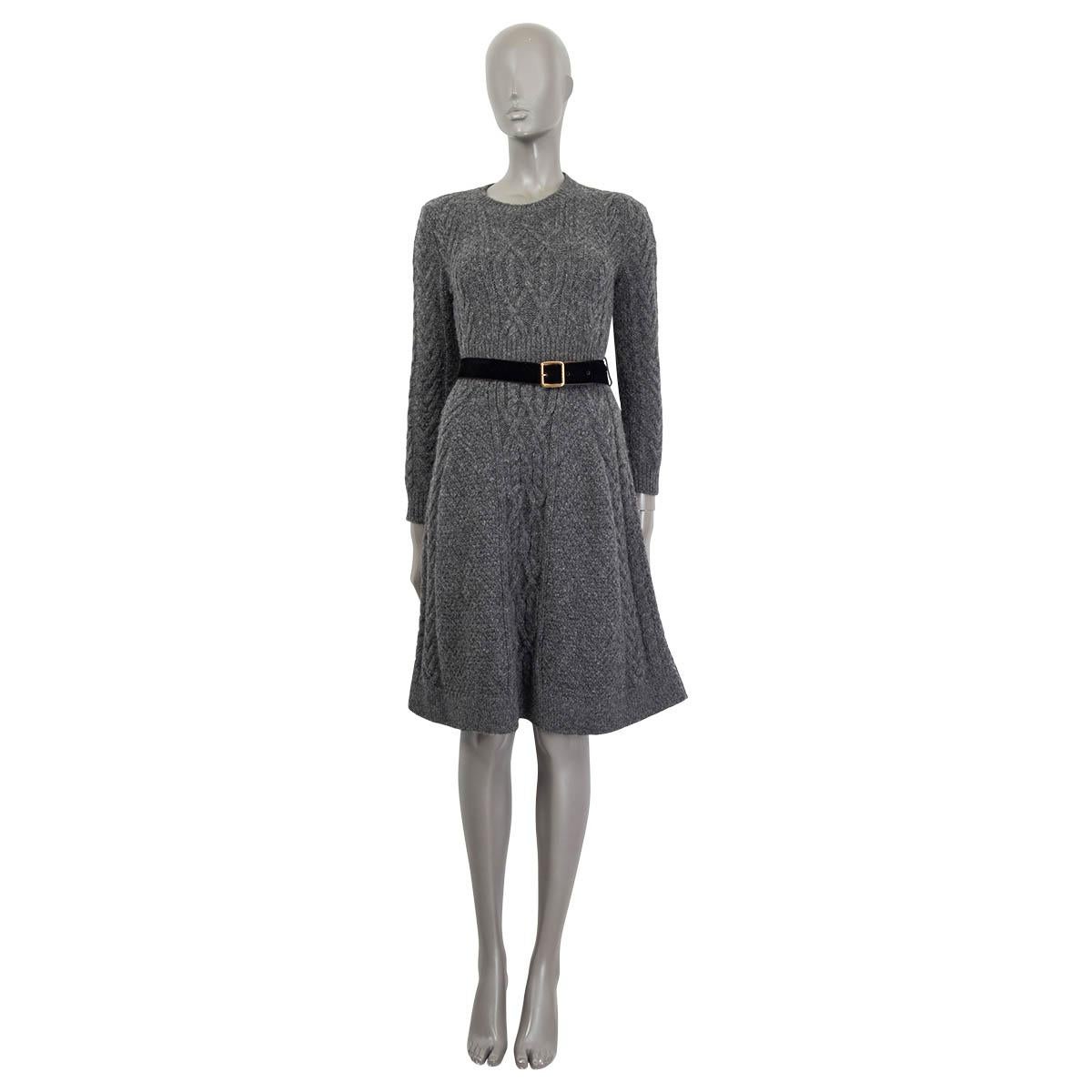 100% authentic Louis Vuitton belted chunky knit dress in gray alpaca (62%), polyamide (22%) and wool (16%). Features a detachable velvet belt with a gold buckle, belt loops and long sleeves. Unlined. Has been worn and is in excellent