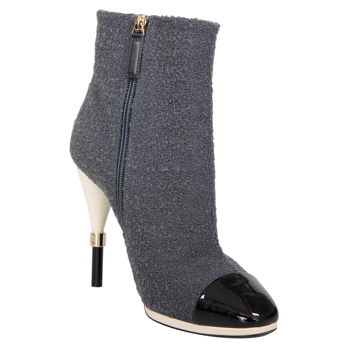 Chanel Grey Ankle Logo Heel Boots Size IT 37.5 in vendita