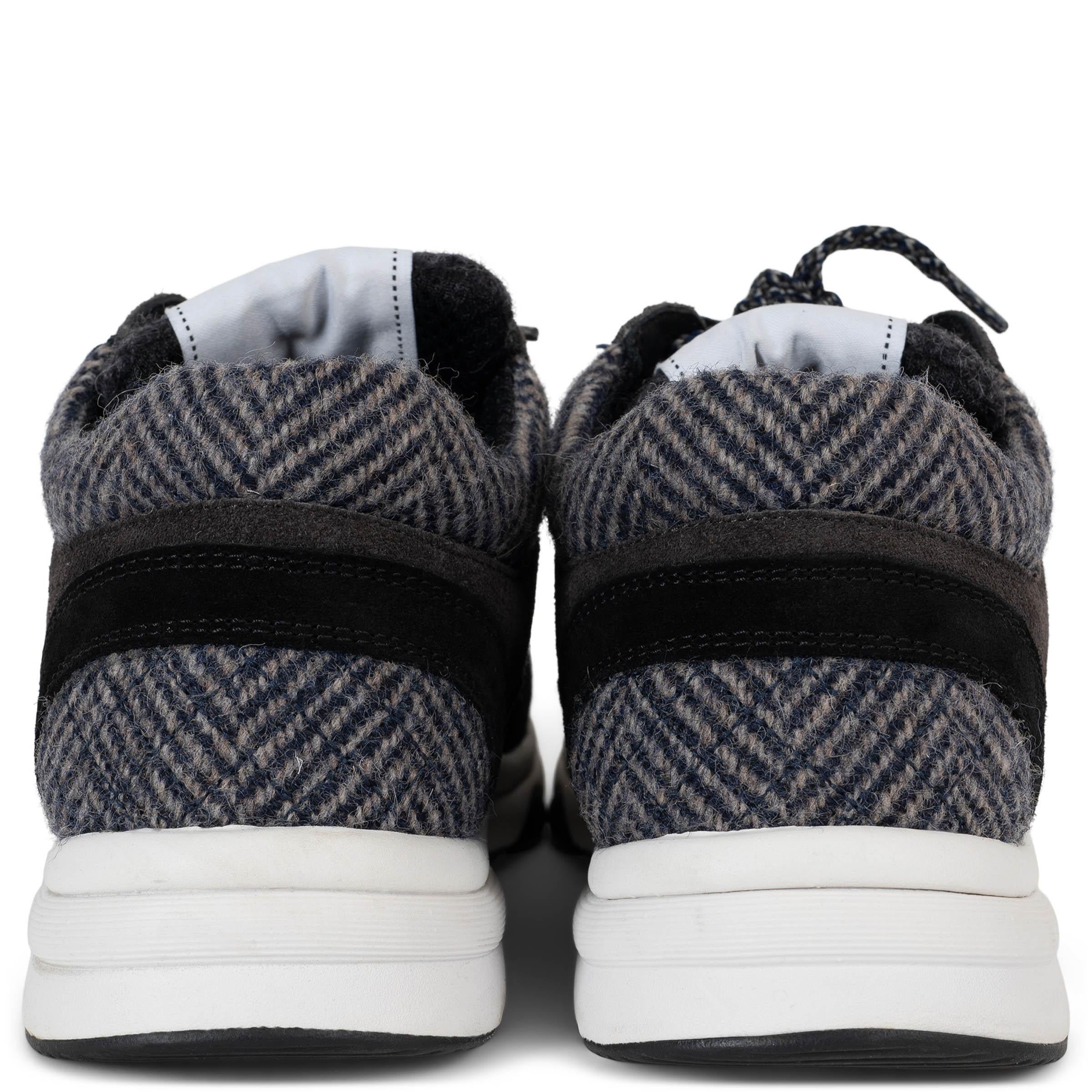 Chanel grigio e nero 22K TWEED & SUEDE Scarpe da ginnastica LOW TOP 38 In condizioni ottime in vendita a Zürich, CH