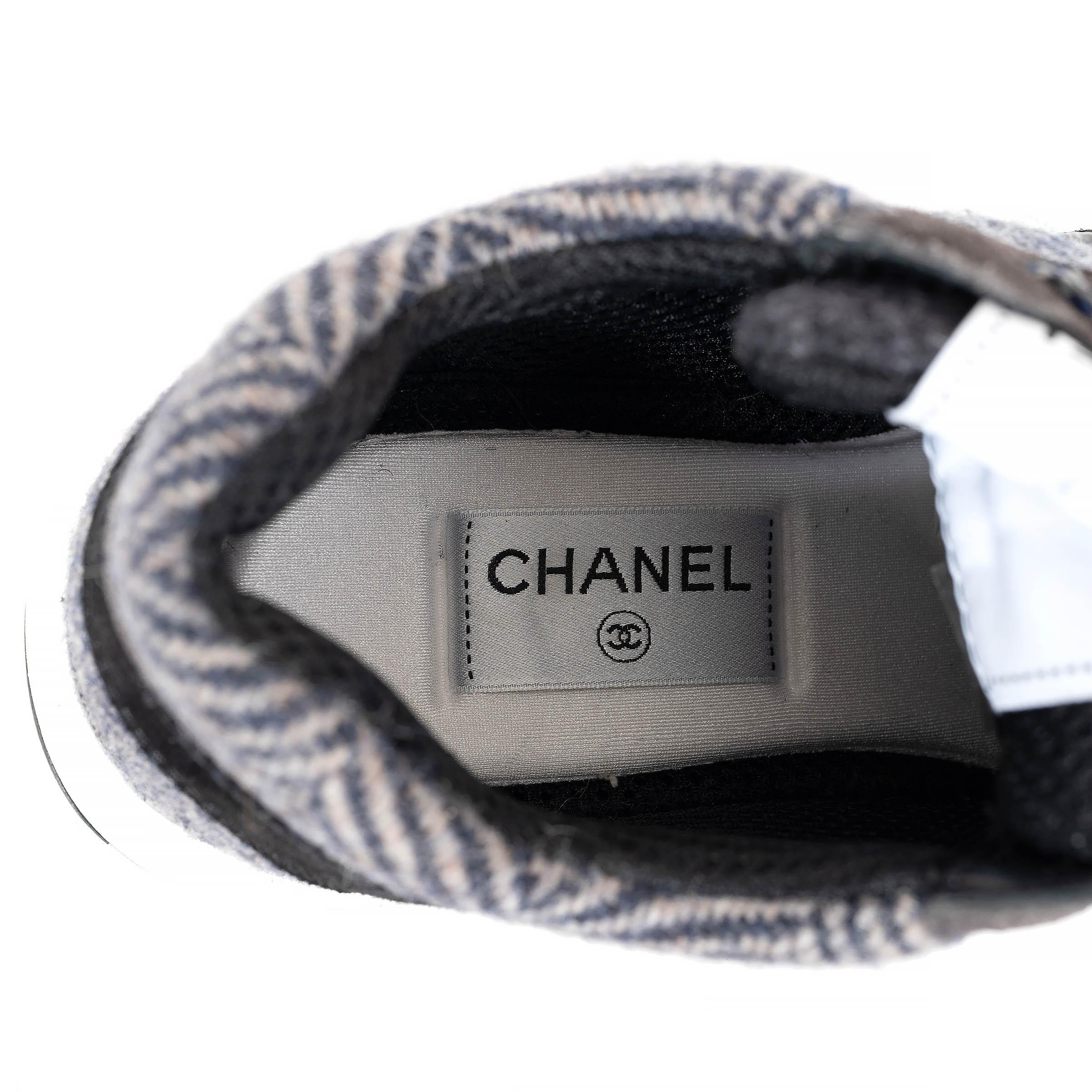 Chanel grigio e nero 22K TWEED & SUEDE Scarpe da ginnastica LOW TOP 38 in vendita 2