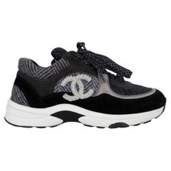 CHANEL Grau & Schwarz 22K TWEED & SUEDE LOW TOP Turnschuhe Schuhe 38