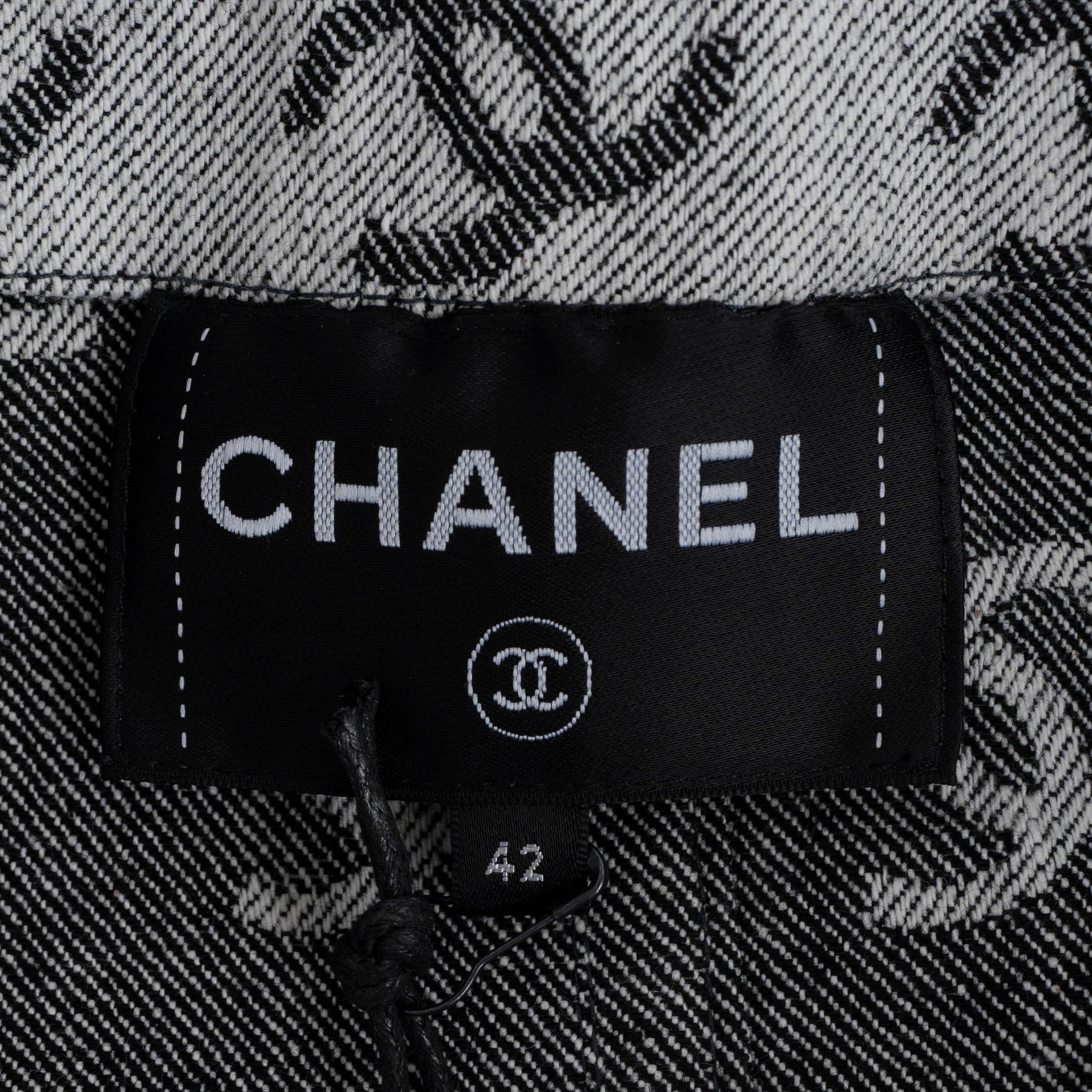CHANEL grey black cotton 2022 22S ALL-OVER LOGO DENIM Jacket 42 L For Sale 2