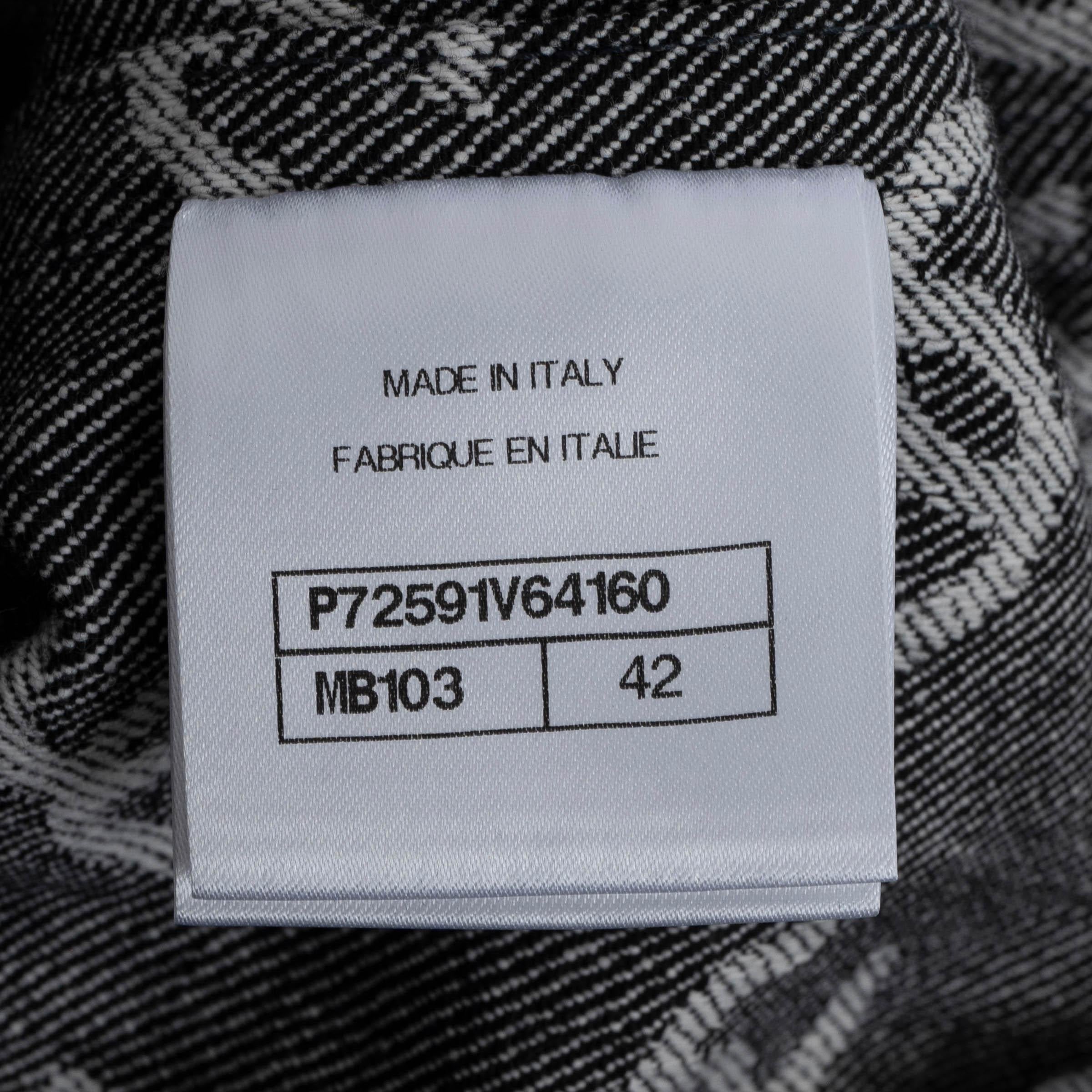 CHANEL grey black cotton 2022 22S ALL-OVER LOGO DENIM Jacket 42 L For Sale 3