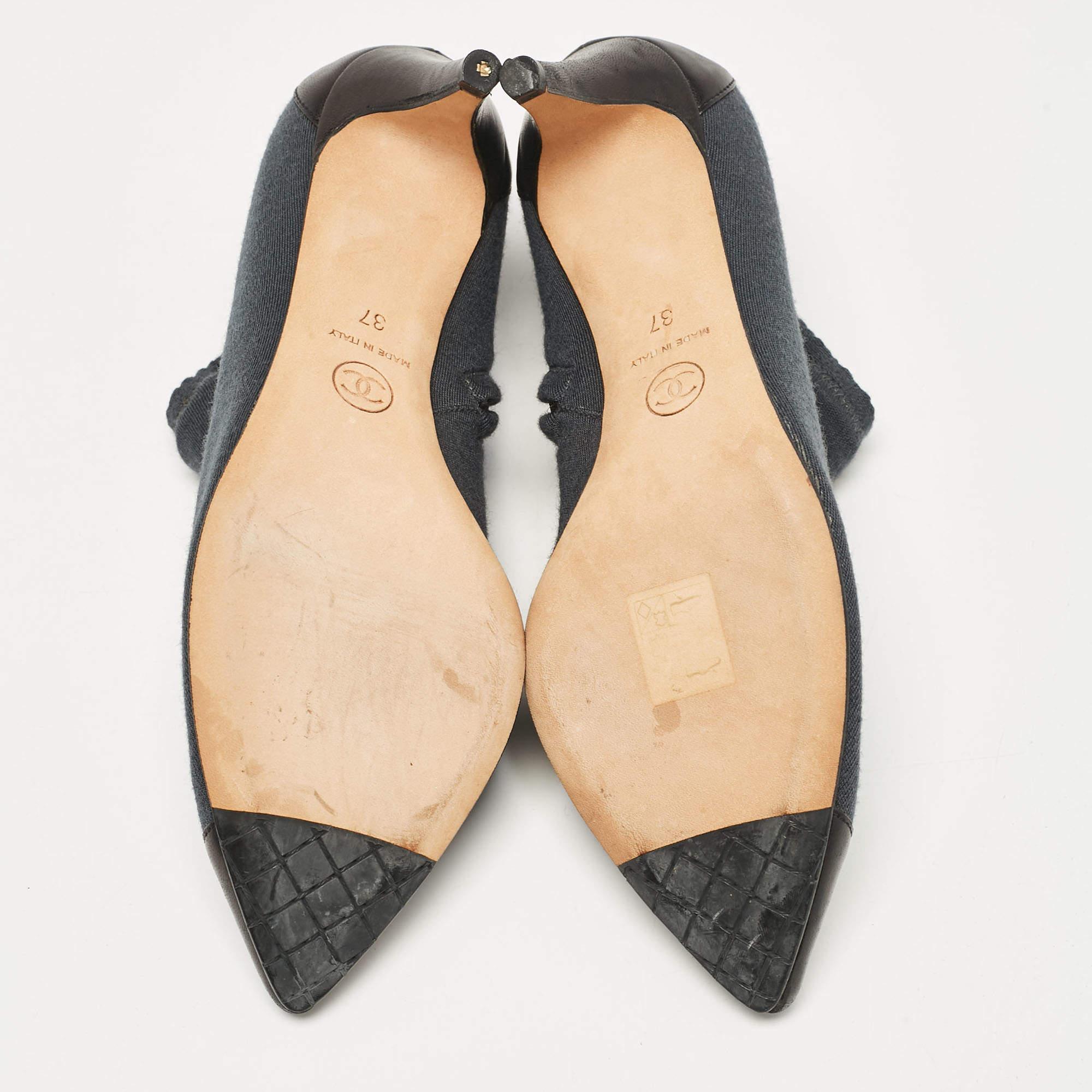 Chanel Bottines grises/noires en cuir et tissu, taille 37 en vente 1