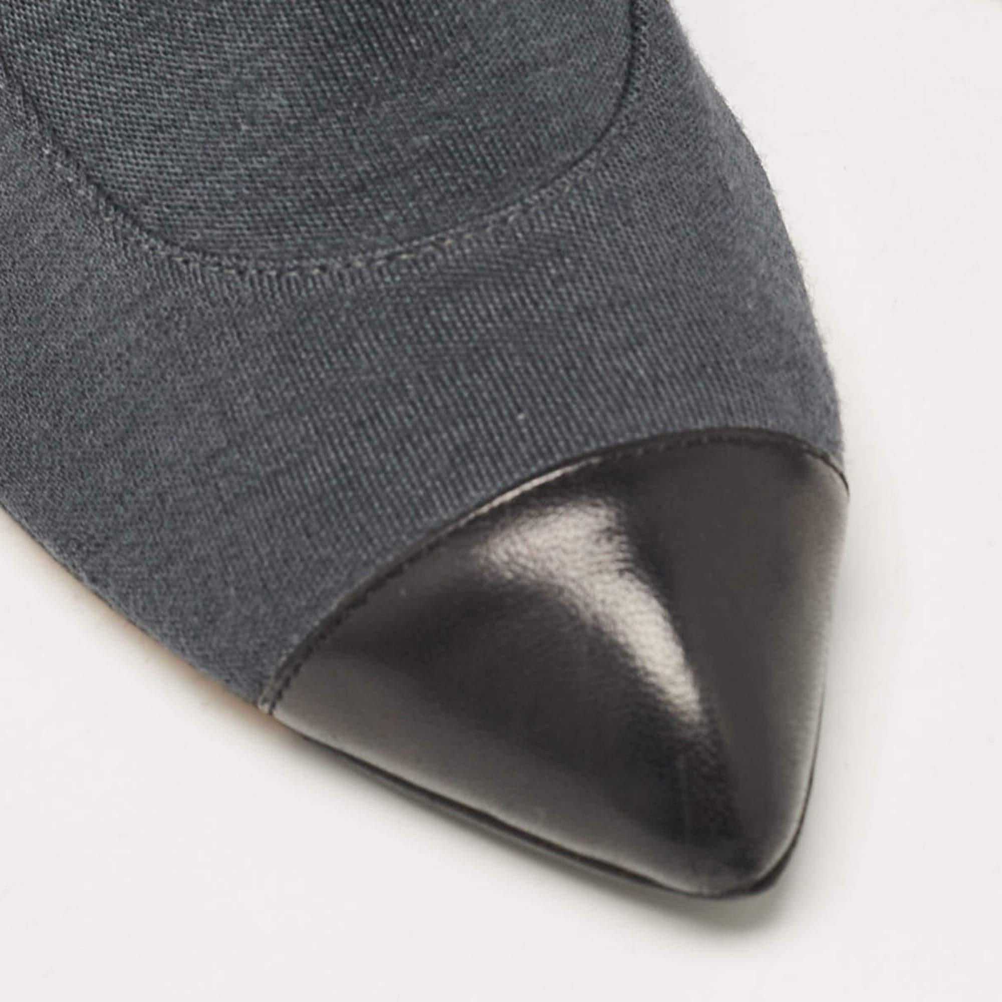 Chanel Bottines grises/noires en cuir et tissu, taille 37 en vente 3
