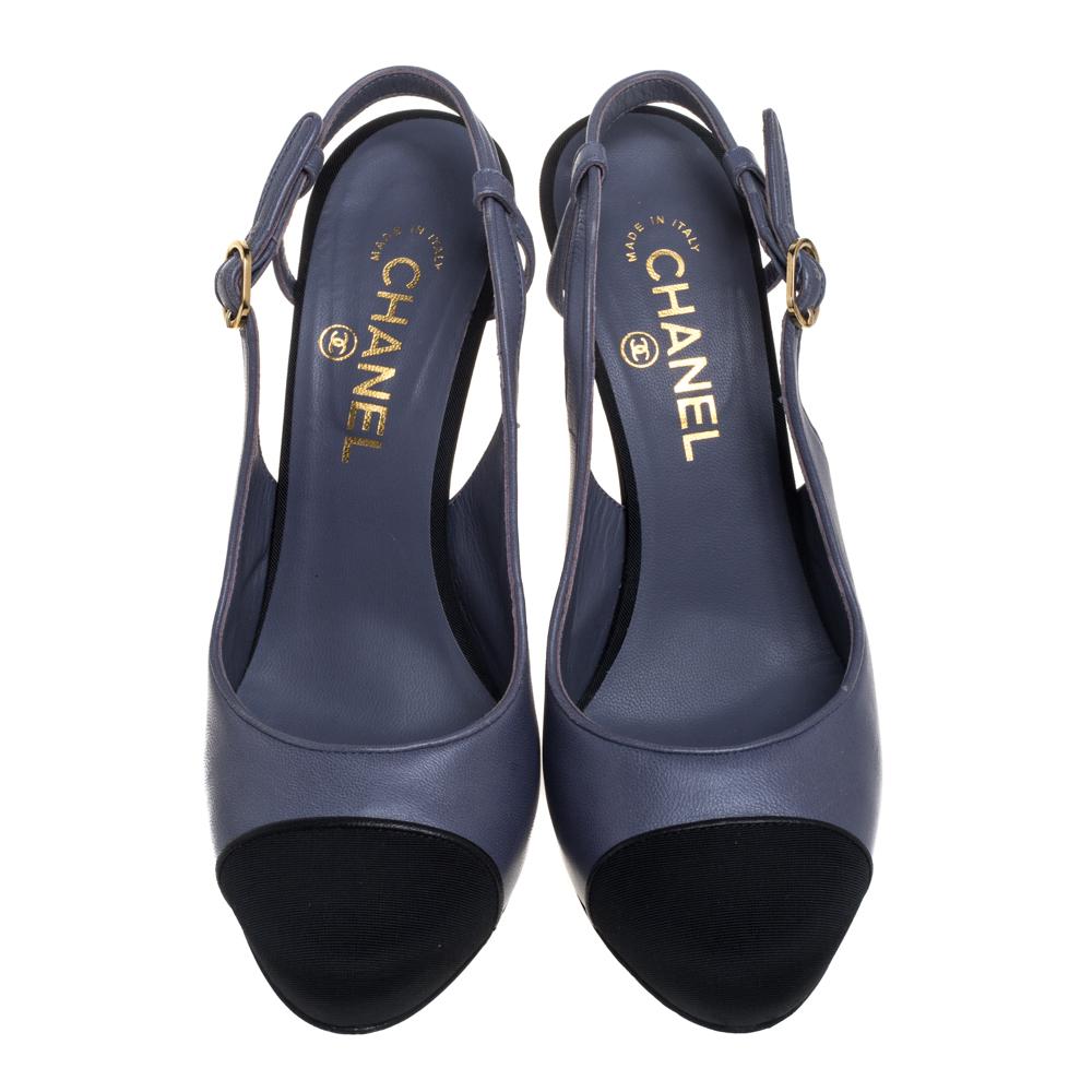 Chanel brings you these stylish sandals crafted from quality leather. They come in grey and are styled beautifully. Black canvas cap toes, buckled slingbacks, and CC detailing on the 12.5 cm heels complete the elegant pair.

Includes: Original