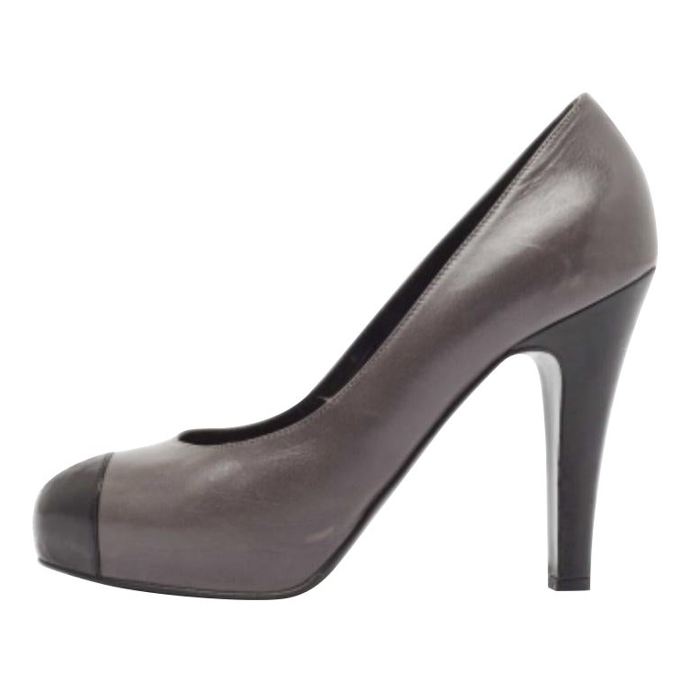 Chanel Grey/Black Leather Cap Toe Pumps Size 37.5